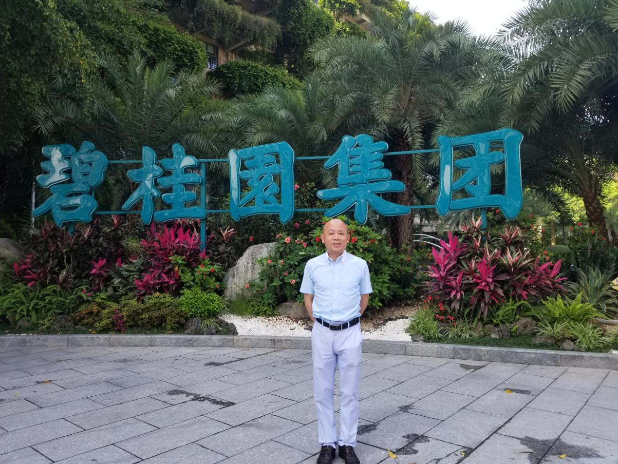 知名媒體<span  style='background-color:Yellow;'>運營商世界網</span>CEO康釗近期行程曝光  蹊蹺頻頻采訪地產商