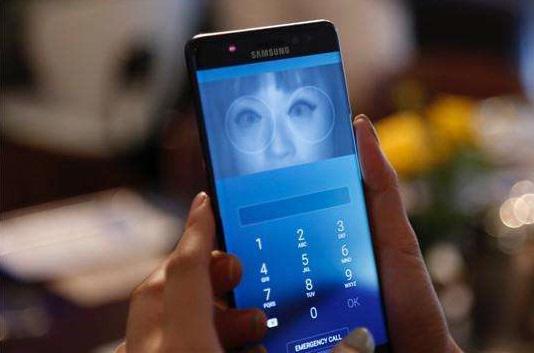 另類解讀<span  style='background-color:Yellow;'>三星</span>新旗艦S8：時尚向左商務向右