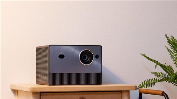 網友腦洞太大！用Vidda C1投影在電影院大屏上打<span  style='background-color:Yellow;'>游戲</span>