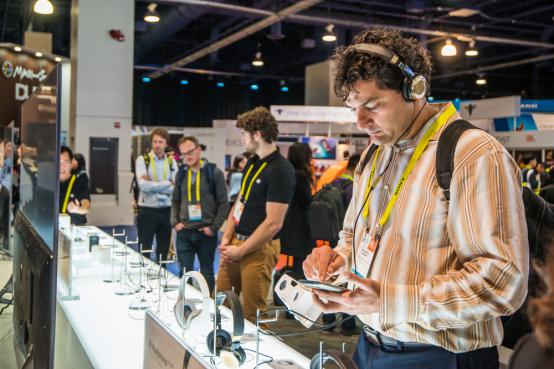 小米CES首秀：<span  style='background-color:Yellow;'>小米生態鏈</span>百款智能硬件亮相海外