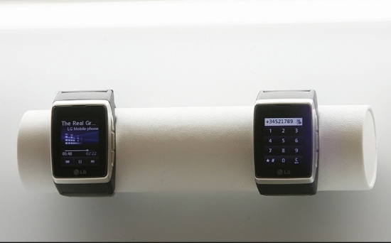 <span  style='background-color:Yellow;'>智能手表</span>什么的 上個世紀就有了