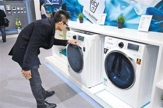 手洗or機洗？哪些衣物不能扔進<span  style='background-color:Yellow;'>洗衣機</span>