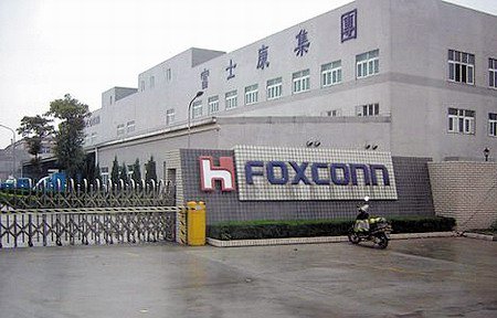富士康18歲員工跳樓 家屬<span  style='background-color:Yellow;'>索賠</span>60萬